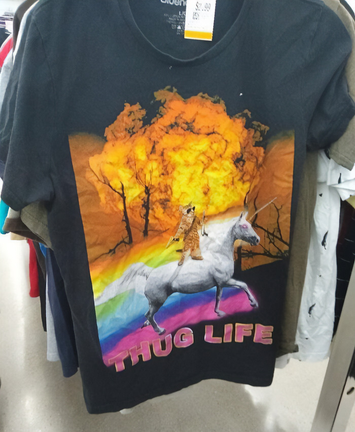 50 Times People Spotted The Most ‘Cursed Shirts’ In The Wild And Had To Share Them Online