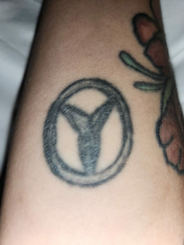 ¿Alguien quiere un logo de Mercedes Benz?
