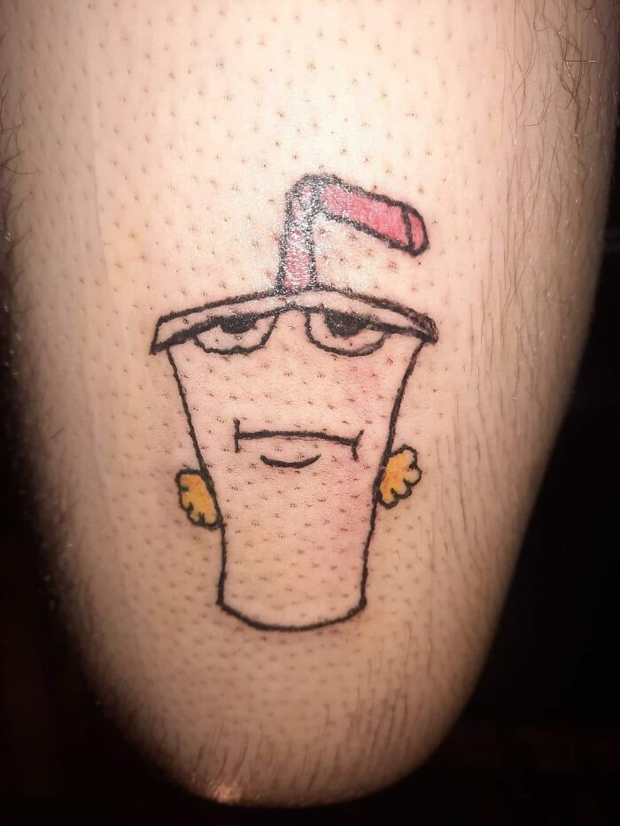 Dijo que le parecía bien un tatuaje gratis