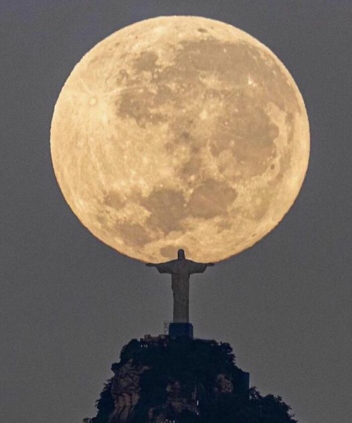 Abrazo Lunar