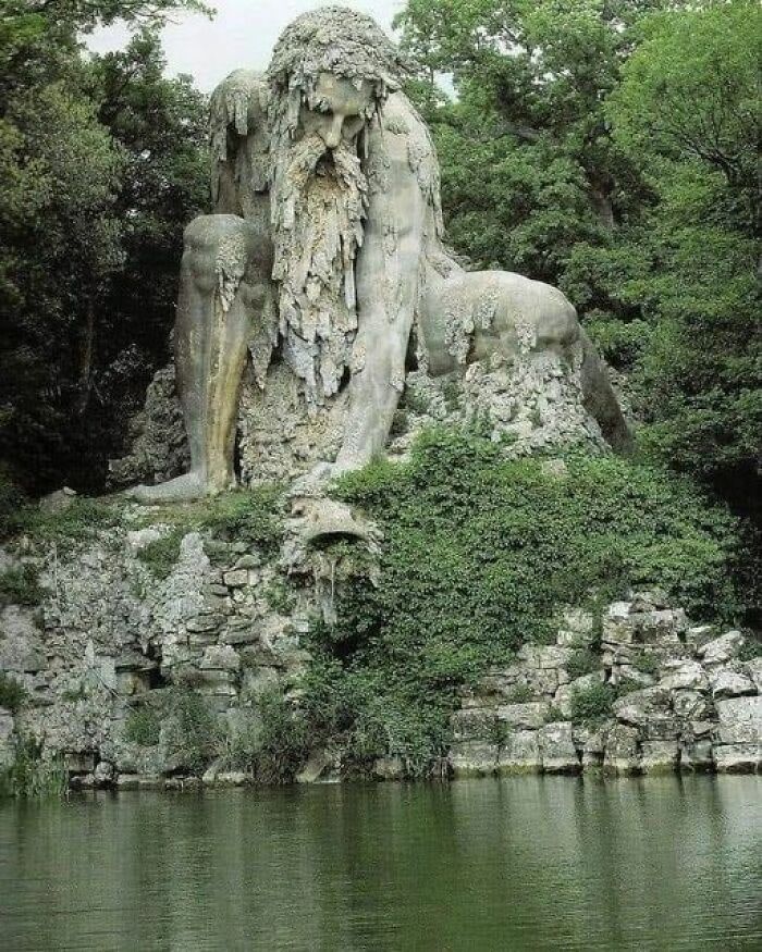 Escultura colosal del siglo XVI en Florencia, Italia