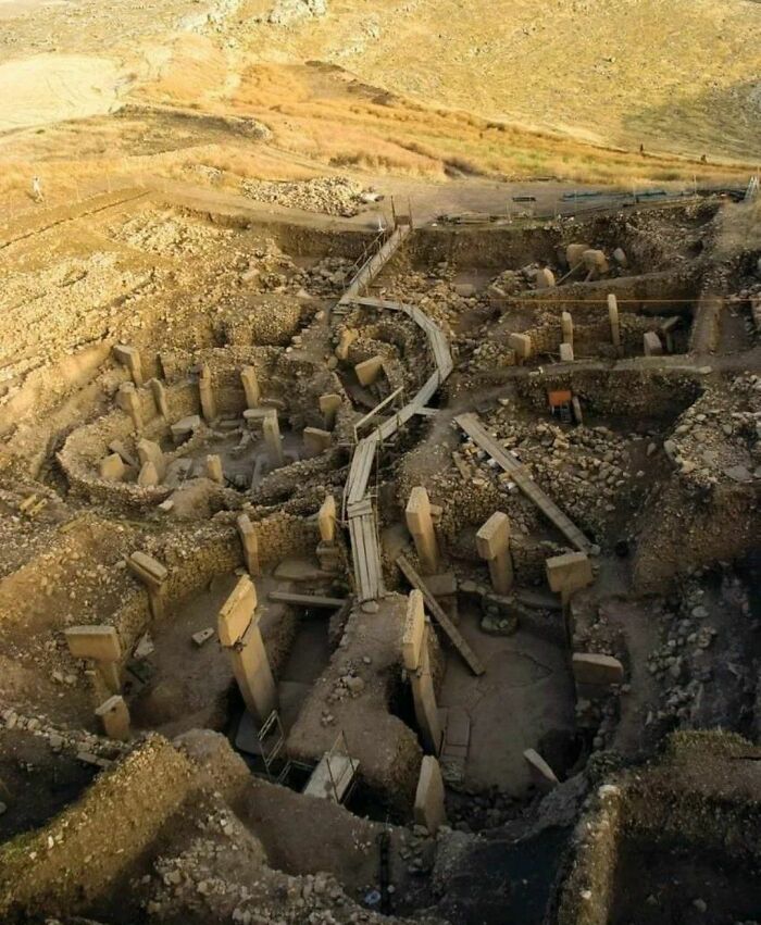 El misterio de Göbekli Tepe, el primer templo, erigido alrededor del año 10000 a.C por sociedades nómadas del neolítico