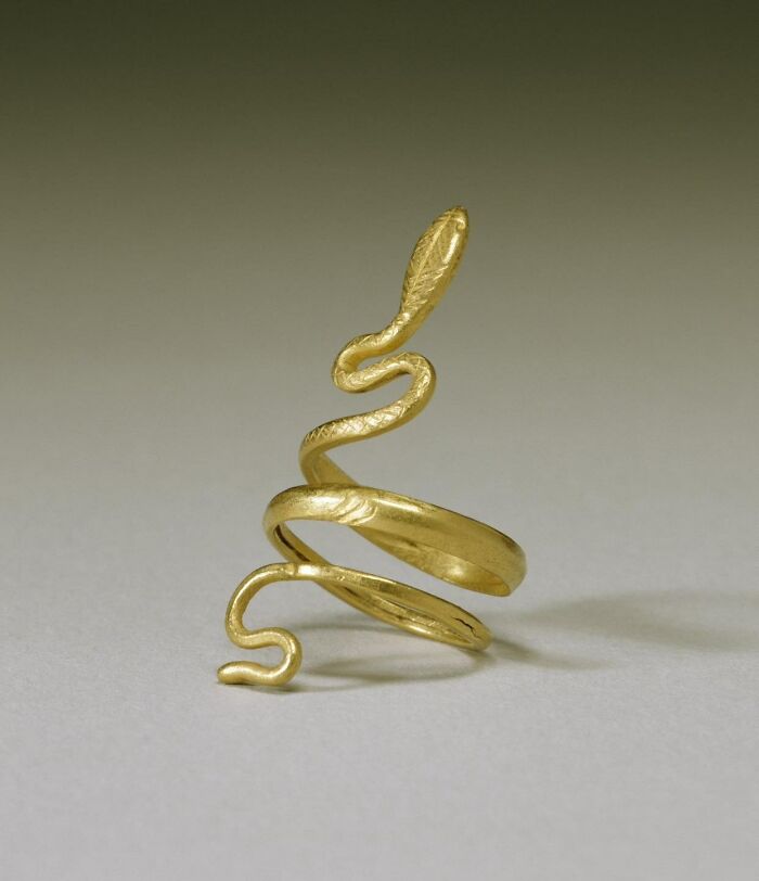 Anillo de oro romano en forma de serpiente, tiene 2000 años