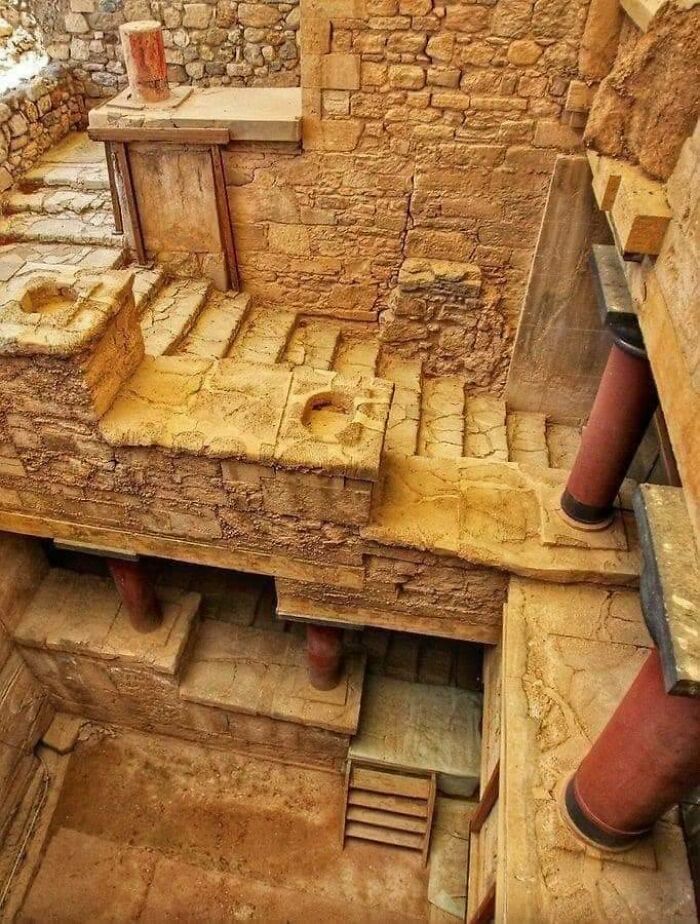 La gran escalera del Palacio de Knossos en Creta, Grecia. (2200-1400 a.C.)