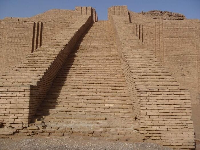 Escalinata del Ziggurat de Ur. Creado hace más de 4000 años con ladrillos de barro cocido del río Eufrates