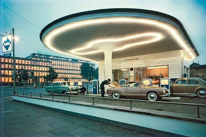 Gasolinera en Alemania, 1958