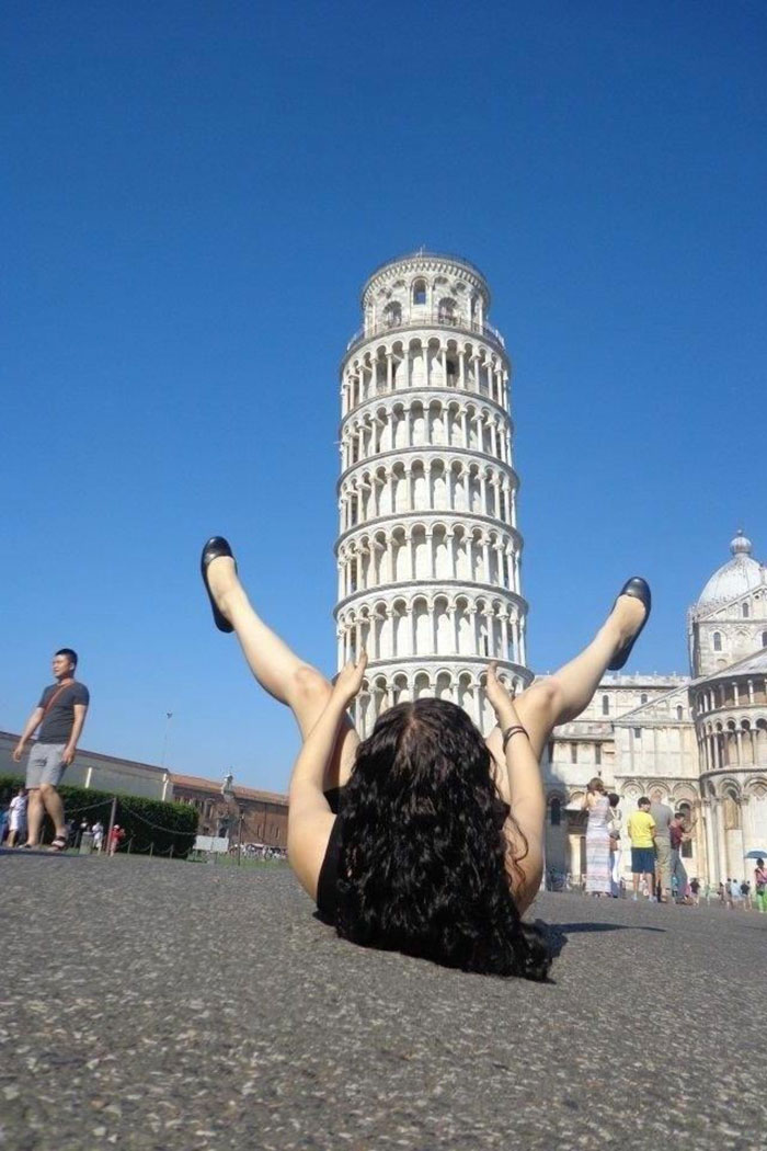 50 People Who Made The Absolute Most Of A Photo With A Statue And Ended Up Online