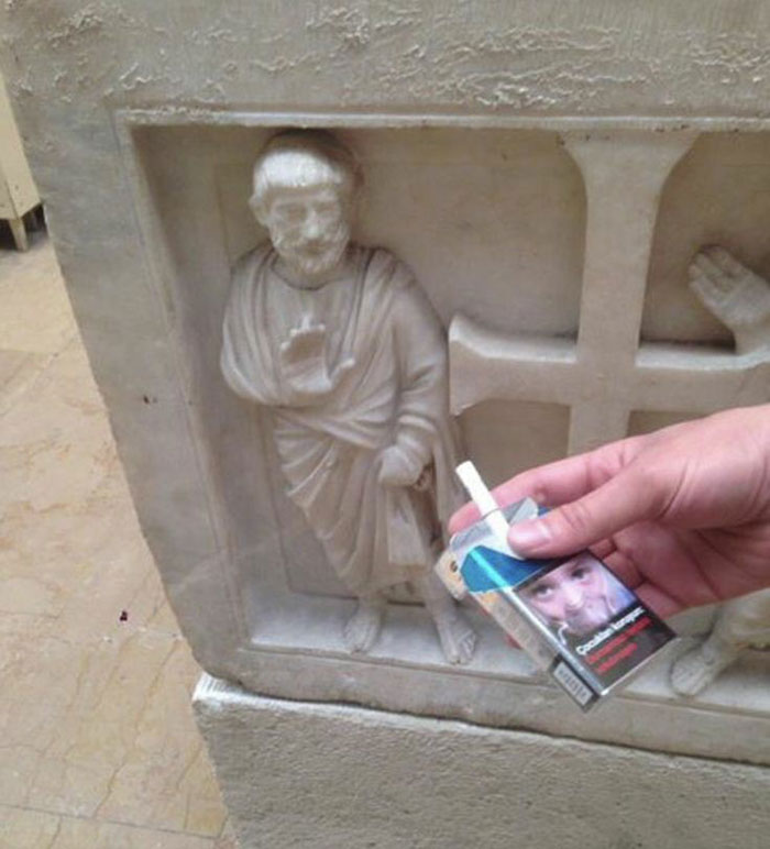 50 People Who Made The Absolute Most Of A Photo With A Statue And Ended Up Online