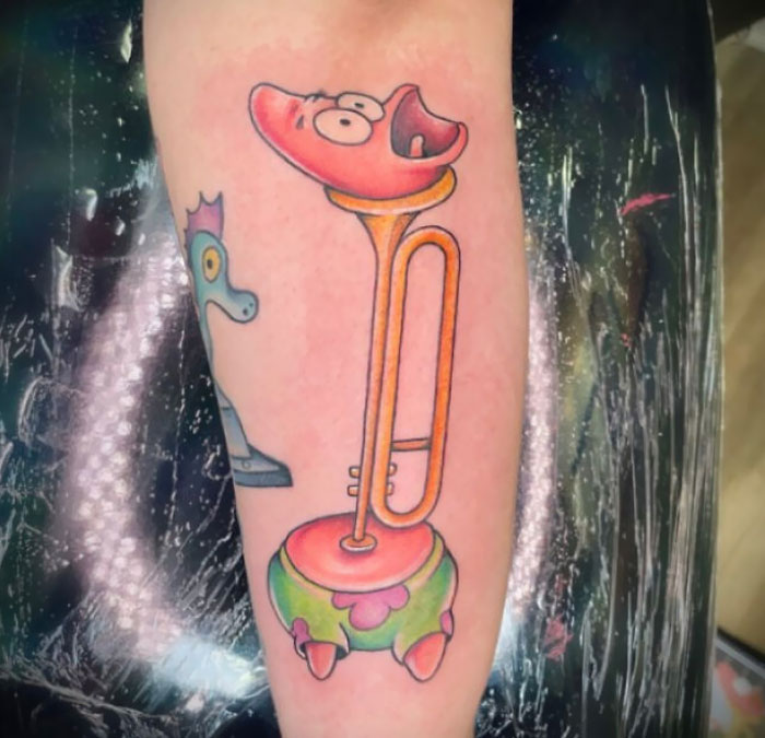 Ser tatuador es divertido: un día tatúo un homenaje a un familiar fallecido y al día siguiente, esto