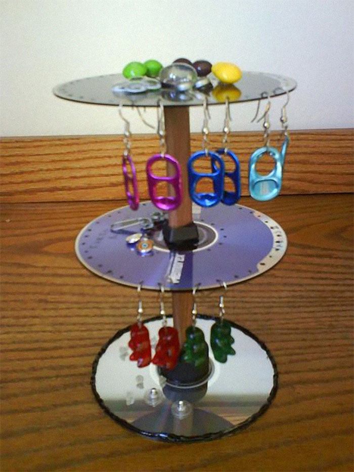 30 Of The Cringiest Home Decor DIYs That Were All The Rage On 2010s Pinterest