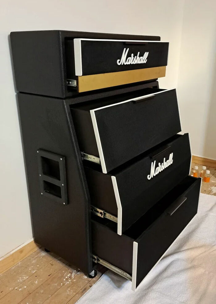 Aparador que parece un ampli Marshall