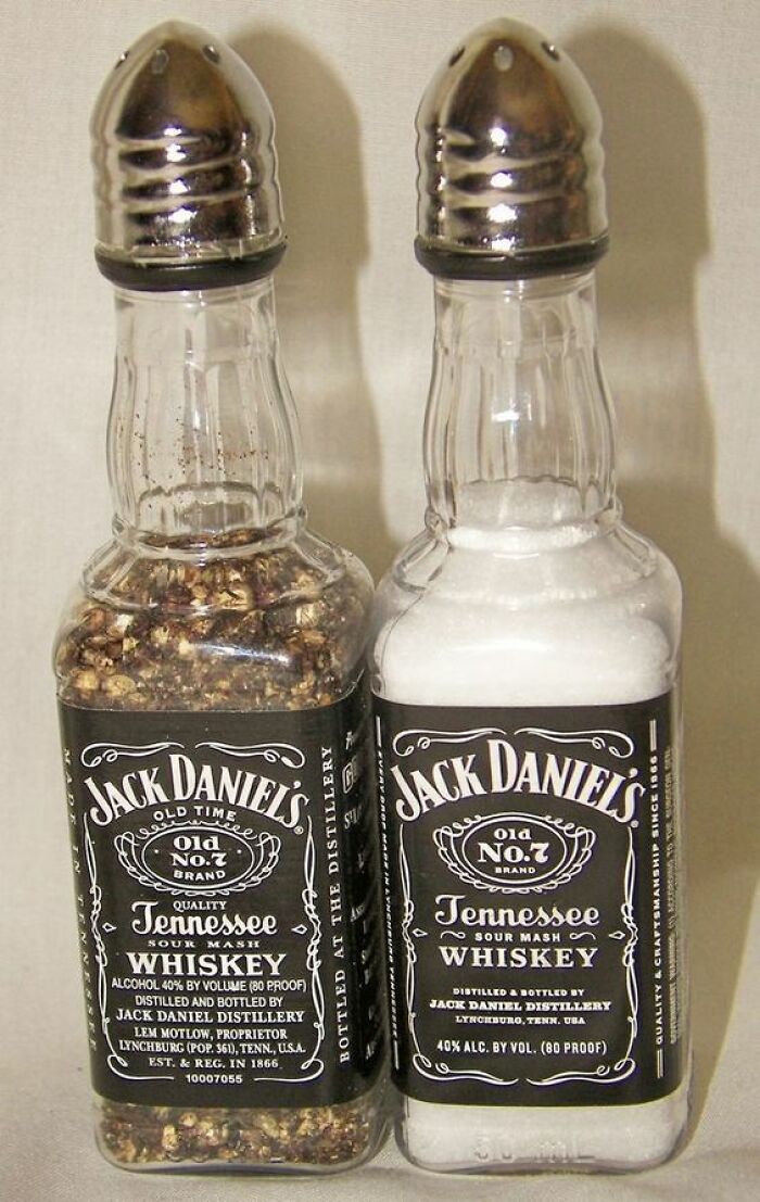 30 Of The Cringiest Home Decor DIYs That Were All The Rage On 2010s Pinterest