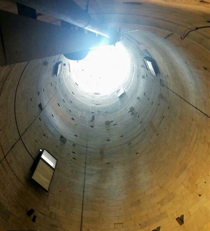 Dentro de la torre inclinada de Pisa