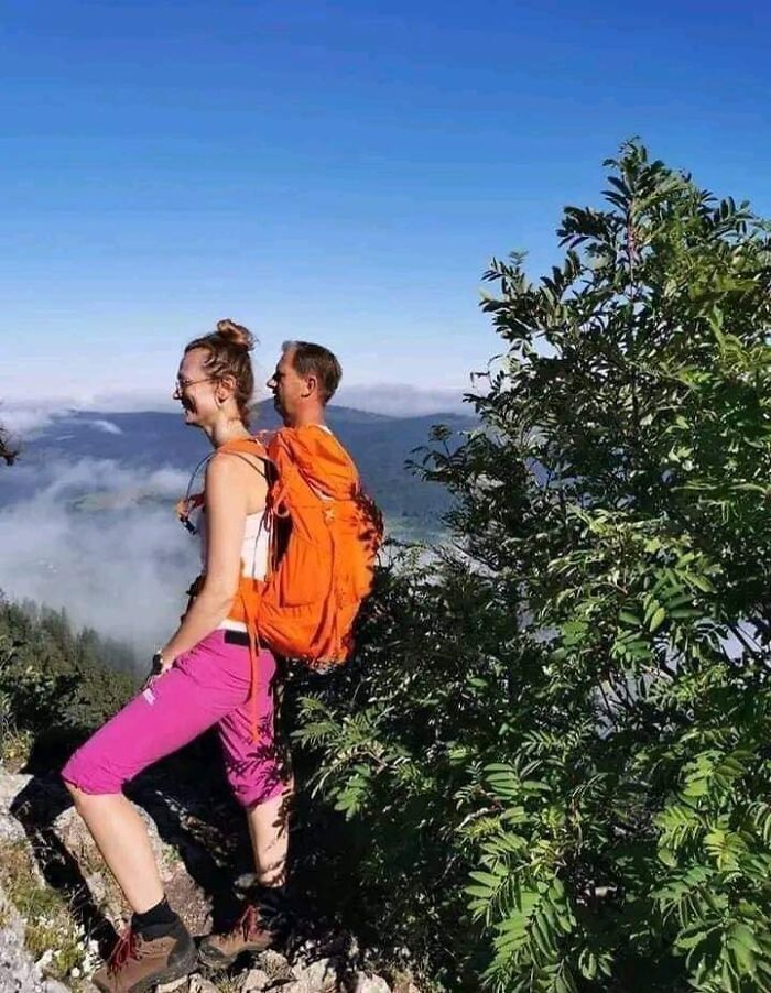 Este excursionista estaba cansado y necesitaba que le llevaran