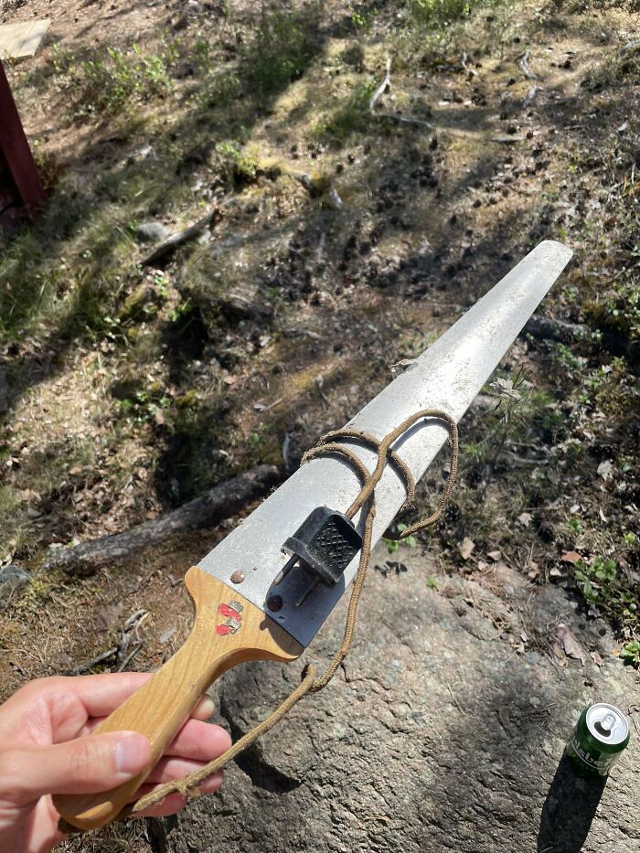 Algo parecido a una espada que se conecta a la red eléctrica