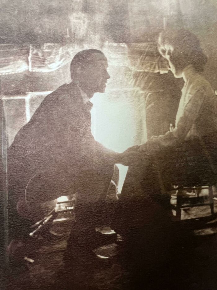 Mis bisabuelos en la noche que se prometieron. Alrededor de 1900