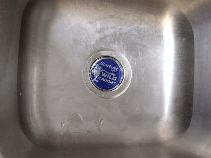 Se me ha caido la lata de atún en el fregadero