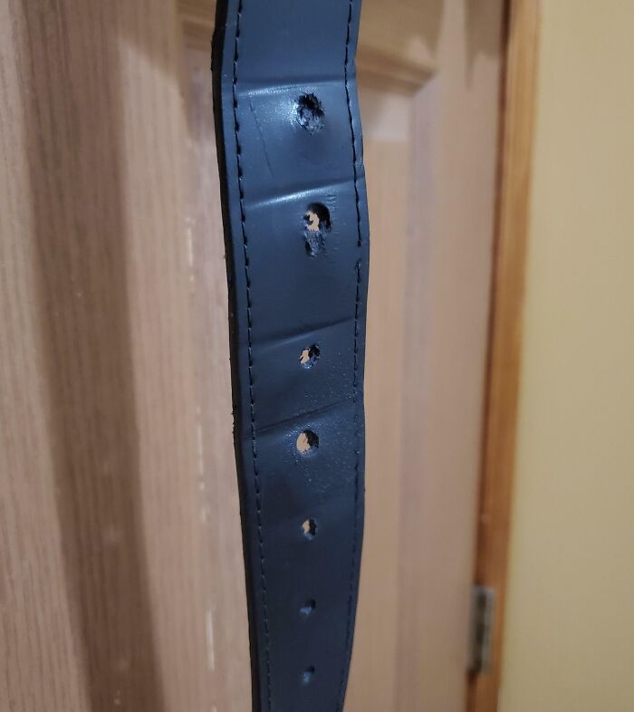 Se ve mi progreso perdiendo peso en mi cinturón del trabajo