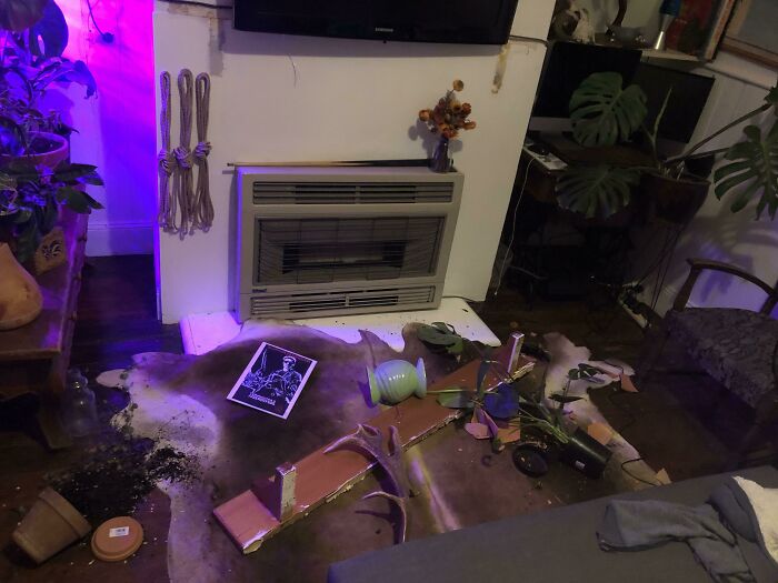 Tras 2 años viviendo en esta casa, he descubierto que la repisa de la chimenea solo estaba pegada con cola