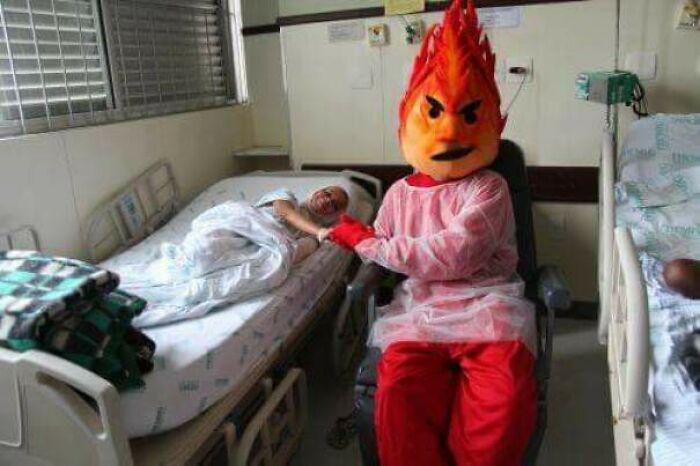 Mascota de la unidad de quemados del hospital