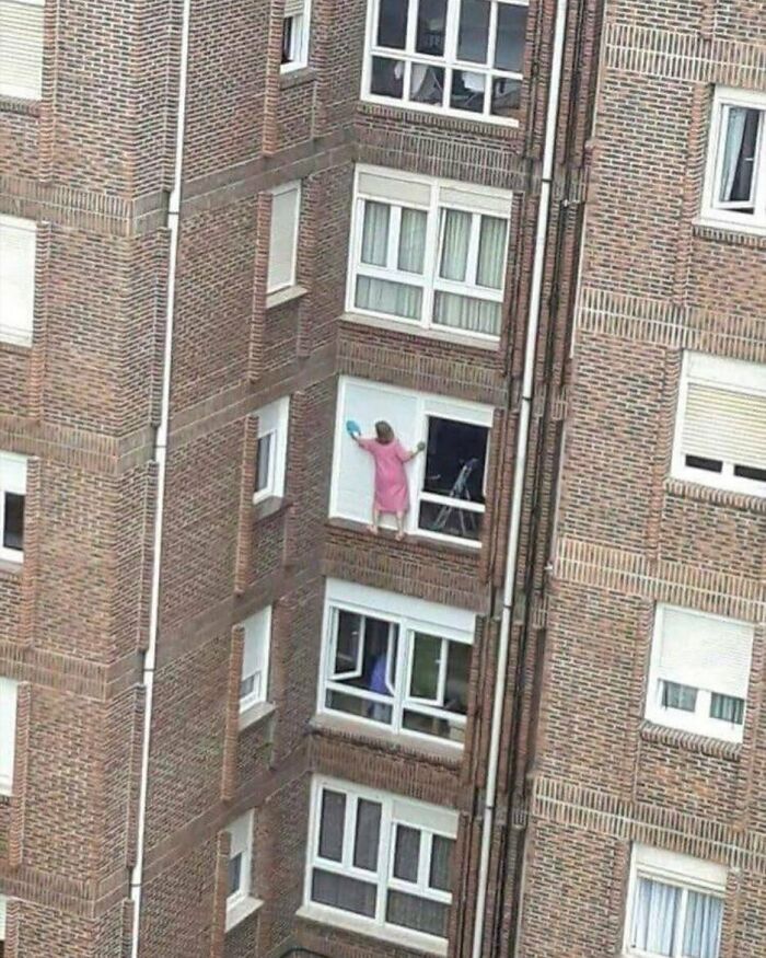 30 "Cursed Images" That Give Off An Uneasy Vibe, As Shared By This Instagram Page
