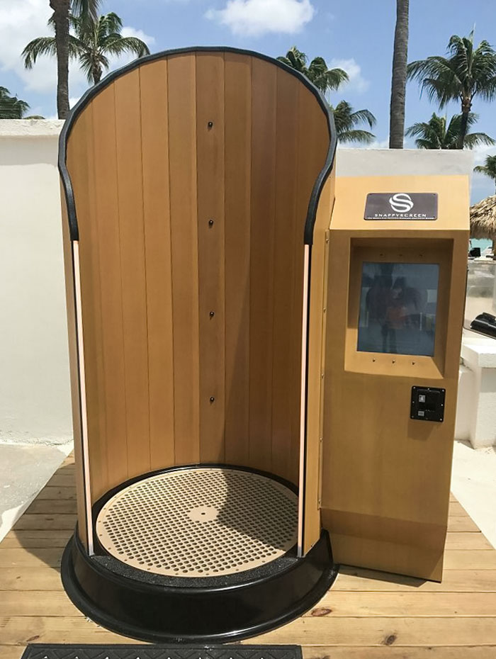 Máquina manos libres de protector solar que rota mientras te rocía