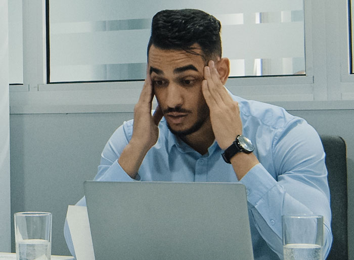 20 Normas extrañas implementadas en el trabajo que los empleados no podían creer