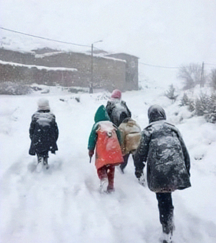 Caminar al colegio en invierno. Tus padres nunca te llevaban en coche