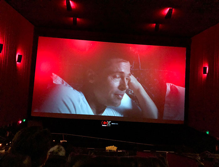 Luces rojas estropeando la visión en la pantalla