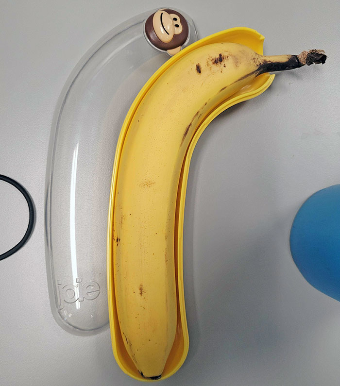 Este plátano que encaja perfectamente con la funda