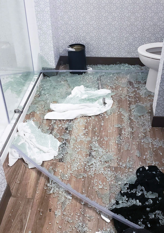 Solo quería ducharme en el hotel tras un largo viaje