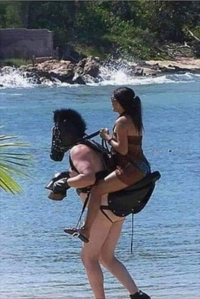 “Passing The Bounds Of What’s Usual”: 50 Unhinged Pics That Are As Confusing As They Are Amusing