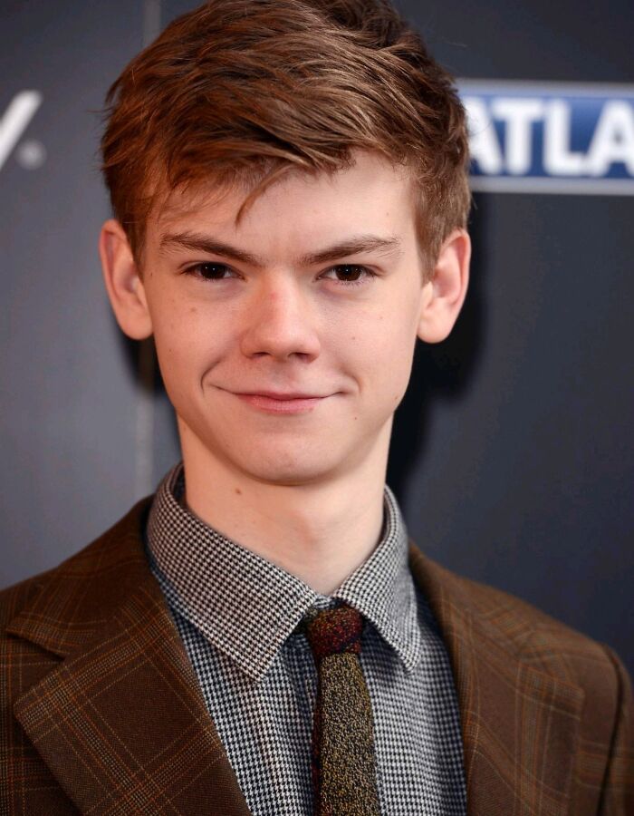 Thomas Brodie-Sangster... 33 años cumpliendo 12