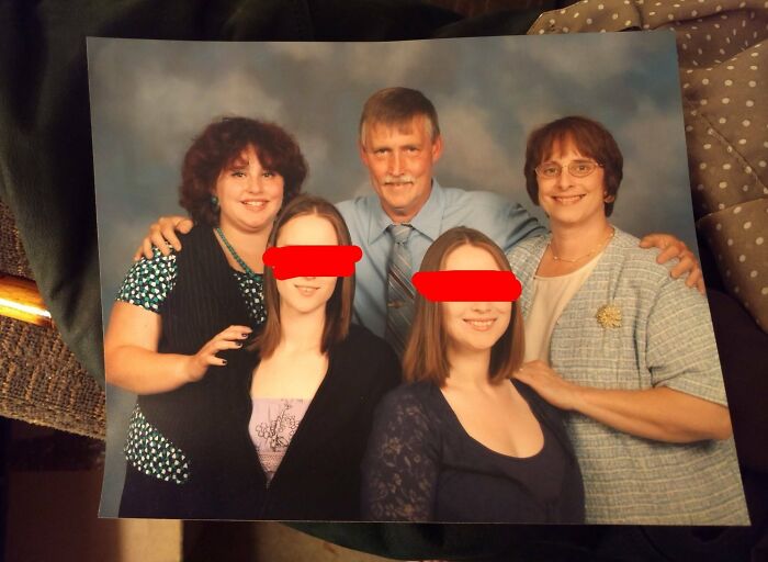 Yo a los 12 años en la foto familiar. Parezco una secretaria de 35 que hace galletas para la oficina