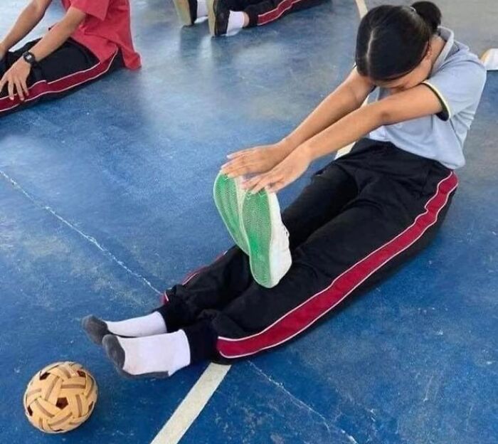 “Passing The Bounds Of What’s Usual”: 50 Unhinged Pics That Are As Confusing As They Are Amusing