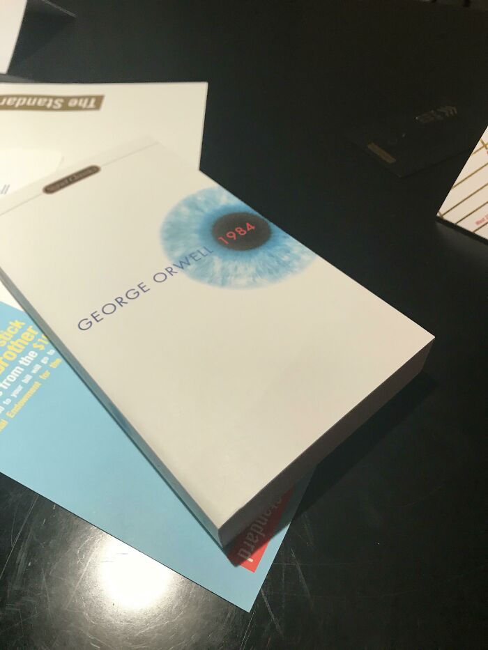 En vez de Biblias, este hotel tiene copias de 1984