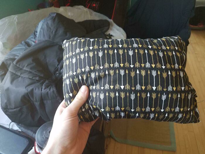 Me dejé la chaqueta en un hotel y me la enviaron por correo con un cojín de regalo