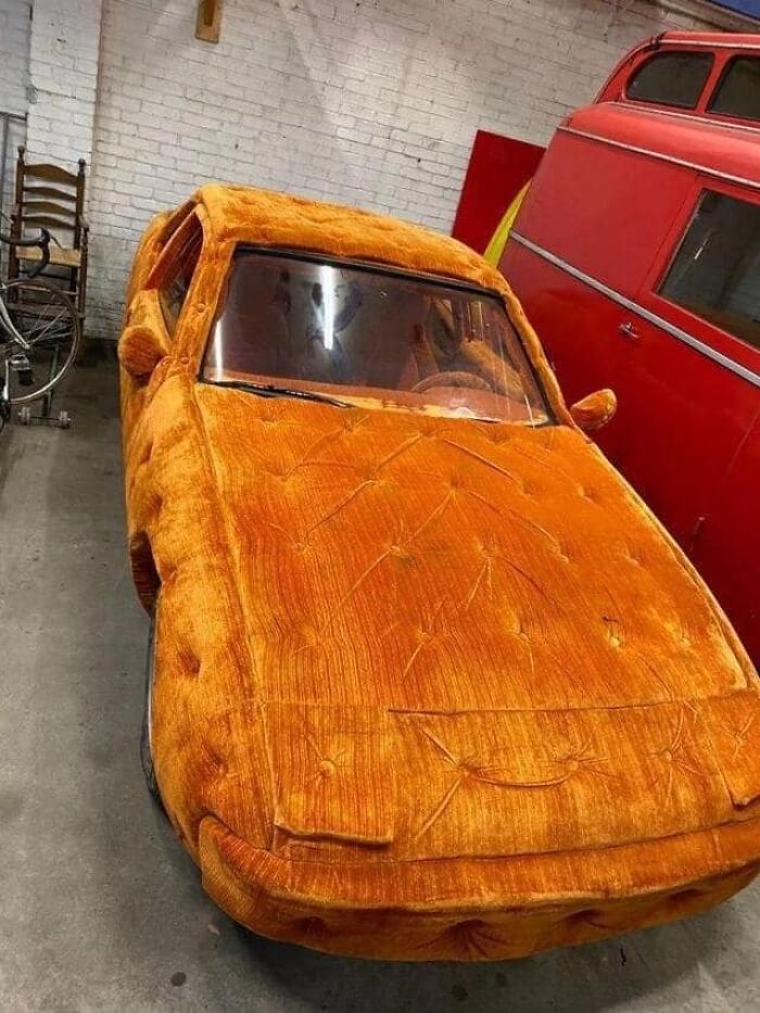 Cuando un coche y un sofá se reproducen