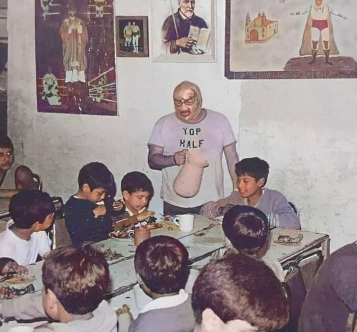 Sergio Gutiérrez Benítez, conocido como Fray Tormenta, sacerdote que practicaba lucha libre para alimentar a niños huérfanos. Inspiró la película Nacho Libre