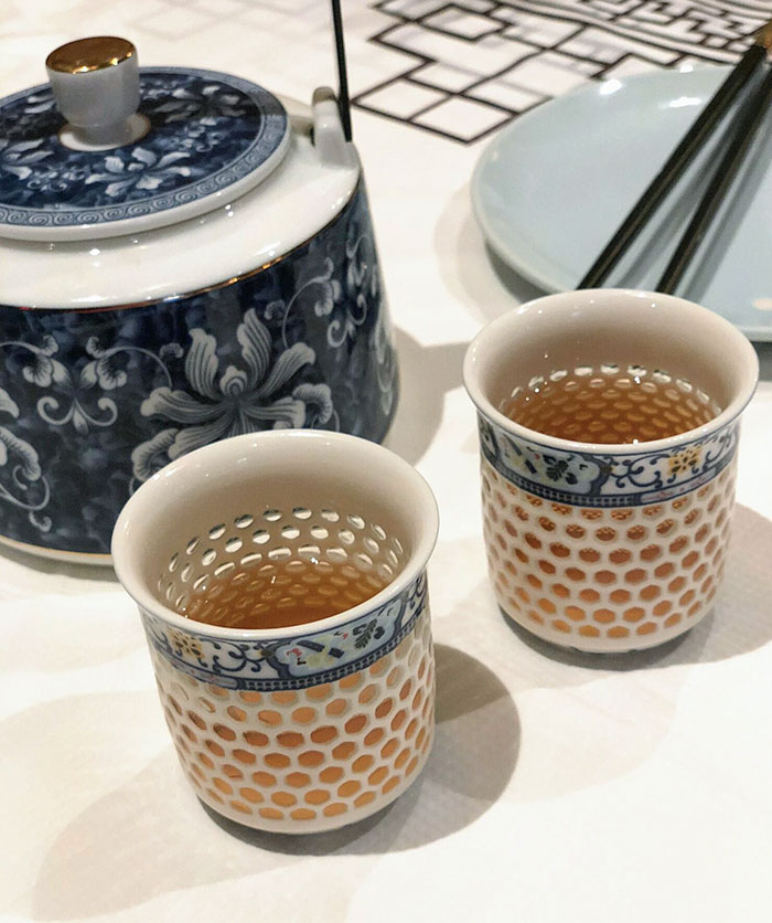 Tazas de te que parecen agujereadas