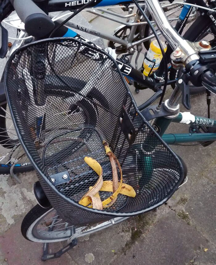 Alguien sigue usando mi bici como papelera