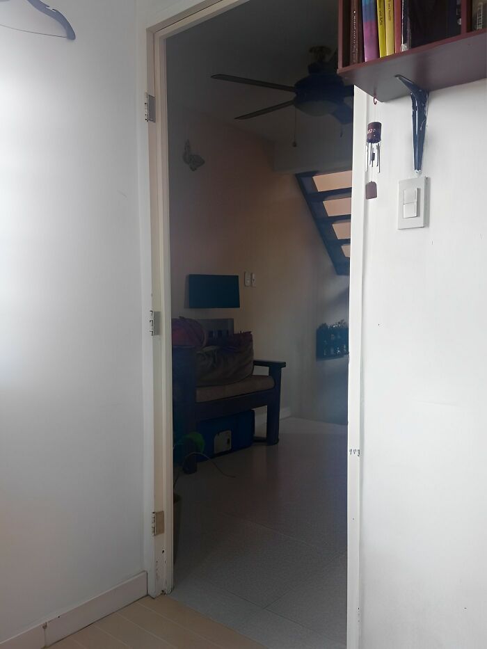 Me desperté con mis padres llevándose mi puerta. Dijeron que la privacidad no es necesaria