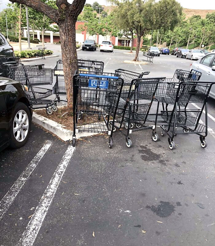 El aparcamiento de carritos está literalmente a 8 metros