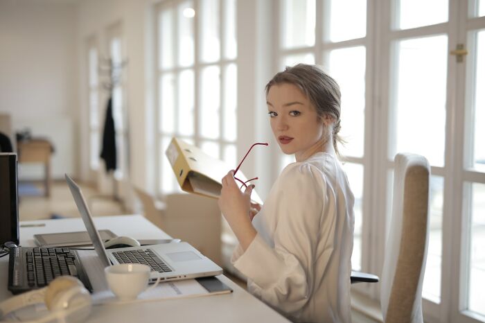 20 Ex-empleados comparten secretos impactantes sobre sus antiguos lugares de trabajo