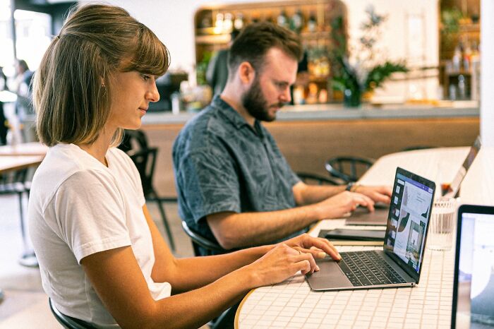 20 Ex-empleados comparten secretos impactantes sobre sus antiguos lugares de trabajo