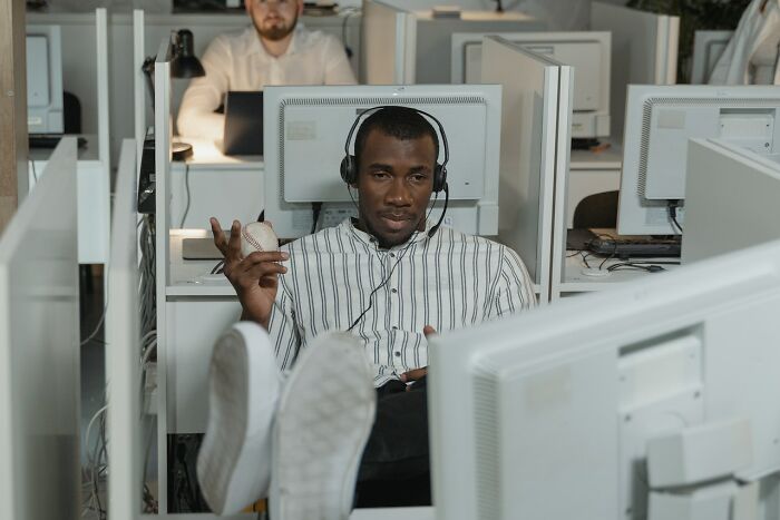 20 Ex-empleados comparten secretos impactantes sobre sus antiguos lugares de trabajo