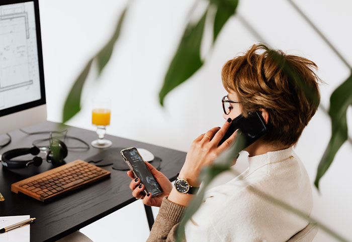 20 Empleados cuentan lo más atrevido que hacen secretamente en su trabajo