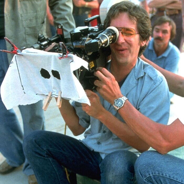 Esa escena de E.T. en la que va disfrazado de fantasma y vemos a través de sus ojos