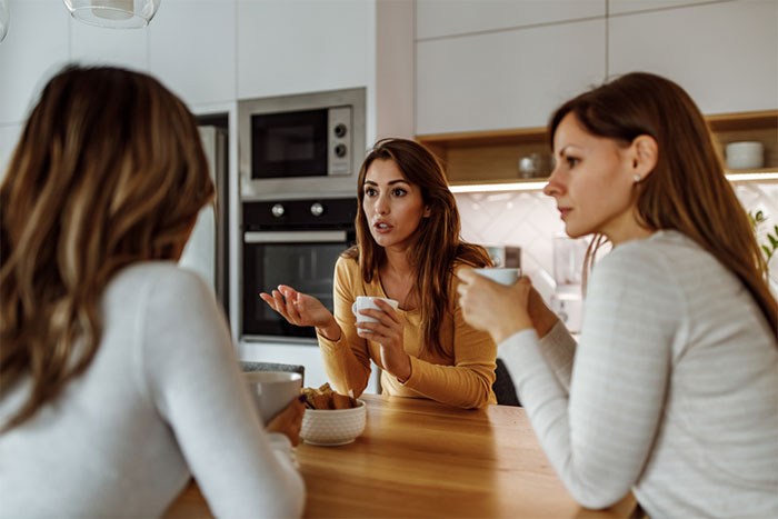 20 Momentos exasperantes al encontrar a personas increíblemente malcriadas