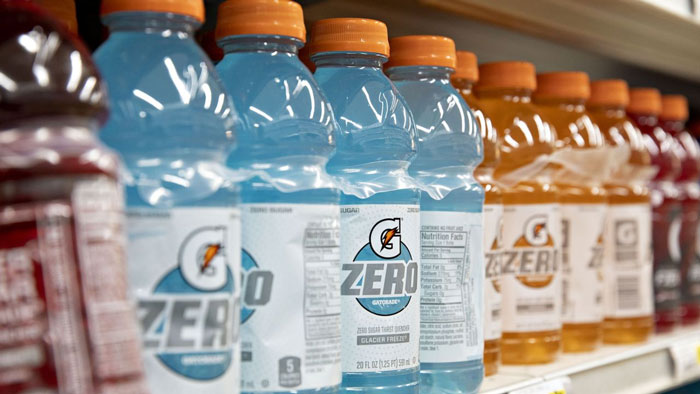 16 Personas que eran las únicas consumiendo ciertos productos